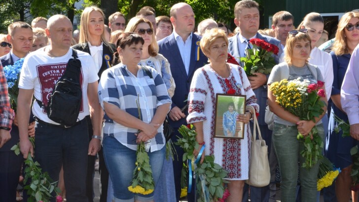 В Днепре почтили память бойцов, погибших на Донбассе. Фото: пресс-служба Днепропетровской ОГА