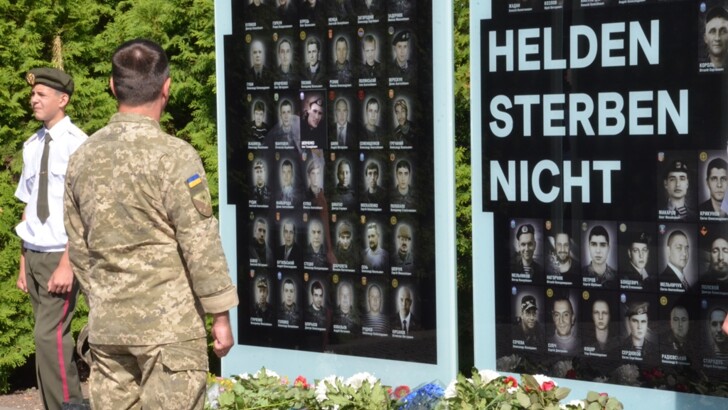 У Дніпрі вшанували пам'ять бійців, які загинули на Донбасі. Фото: прес-служба Дніпропетровської ОДА