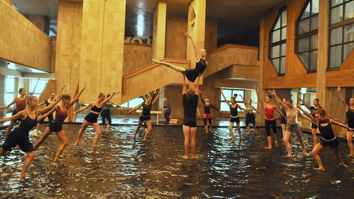 В Харькове на сцене оперного театра выступит "водный" балет | Фото: Facebook