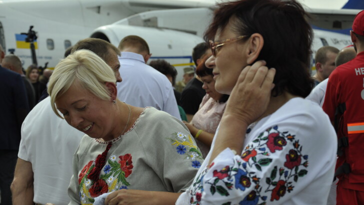 Встреча освобожденных украинцев в "Борисполе" | Фото: Мила Князьская-Ханова, Сегодня