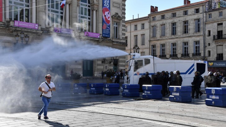 Во Франции возобновились протесты | Фото: AFP