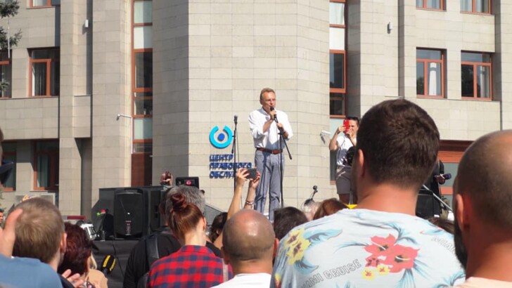 Ради Ройтбурда: в Одессе сотни людей вышли на акцию к облсовету | Фото: Facebook