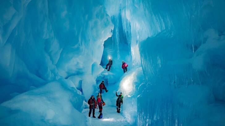 Льодовикова печера в Антарктиді