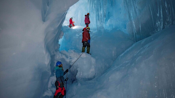 Льодовикова печера в Антарктиді
