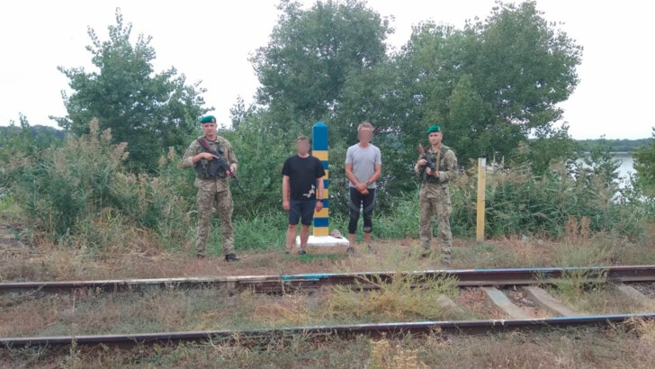 Нарушили границу, чтобы попить кофе: в Одесской области задержали голландцев | Фото: ГПСУ