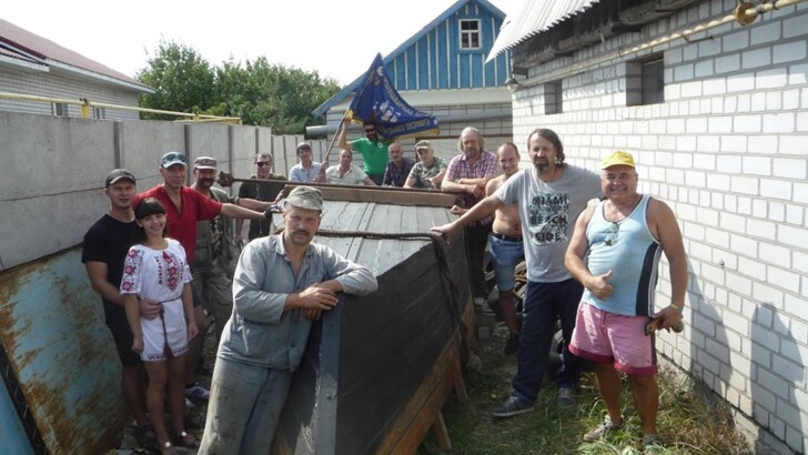 В Днепре мастера создали лодку по технологии запорожских казаков | Фото: Facebook