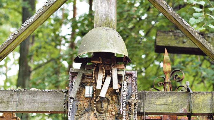 Кресты. Украшены реликвиями семьи | Фото: Анатолий Бойко, Сегодня