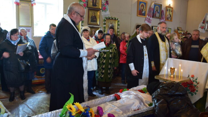 У Черкаській області поховали солдата, який загинув на Донбасі. Фото: shpola-otg.gov.ua