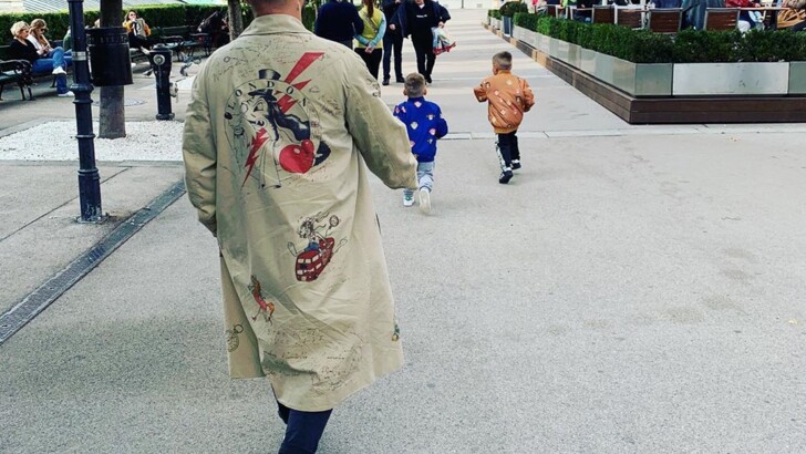 MONATIK на прогулянці з синами у Відні | Фото: instagram.com/monatik_official