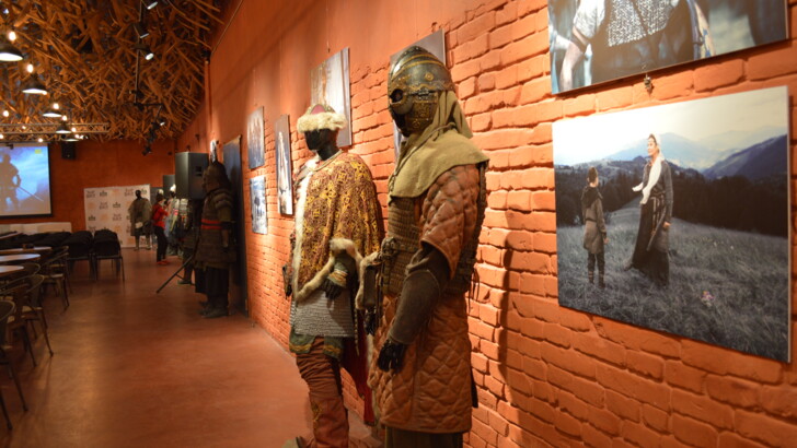 Выставка костюмов из фильма "Захар Беркут" | Фото: Сегодня