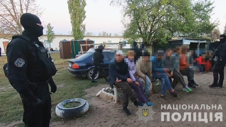В Одесской области задержали вербовщиков, заманивавших людей в трудовое рабство | Фото: Нацполиция