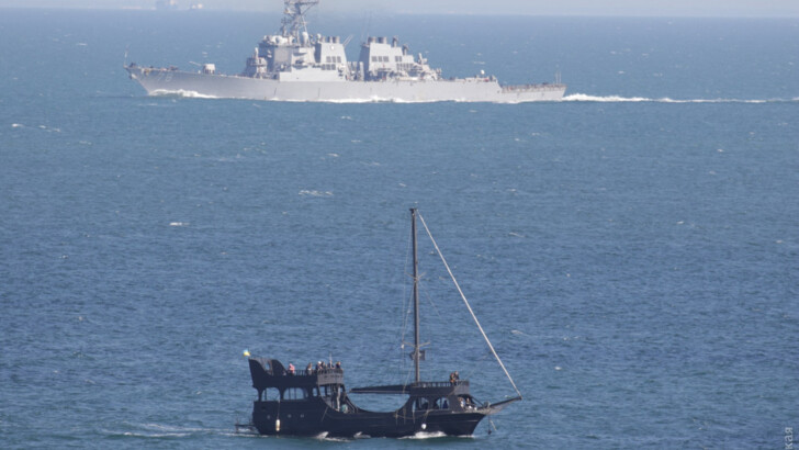 В Одессу прибыл эсминец ВМС США "Портер" | Фото: Думская