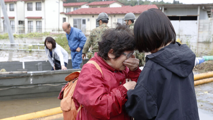 30 тысяч японцев не могут вернуться в свои дома после тайфуна. Фото: REUTERS/Kim Kyung-Hoon