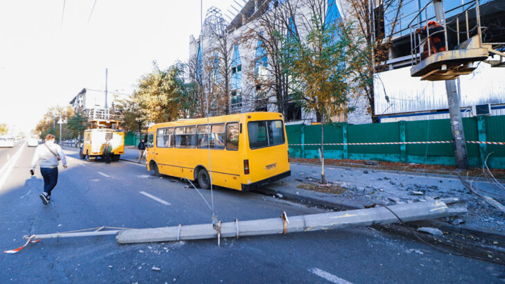 В районе "Лукьяновки" произошло ДТП с маршруткой | Фото: Информатор