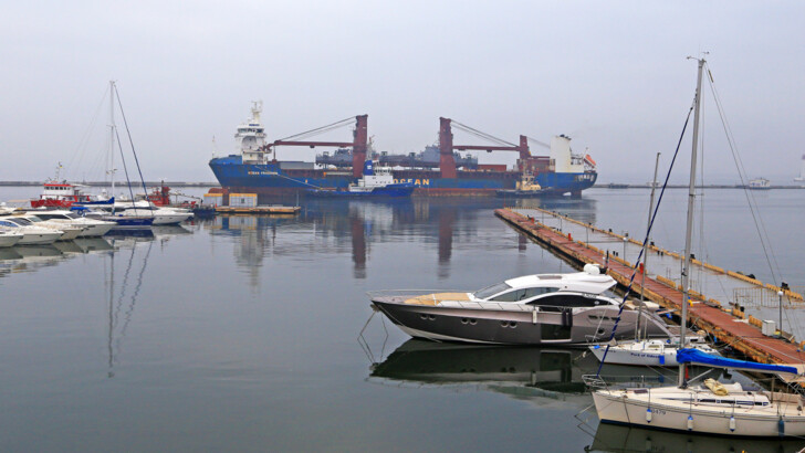 В Одессу из США доставлены катера Island | Фото: Думская