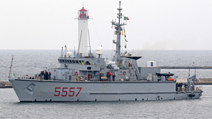 В Одессу прибыли четыре боевых корабля НАТО | Фото: Думская