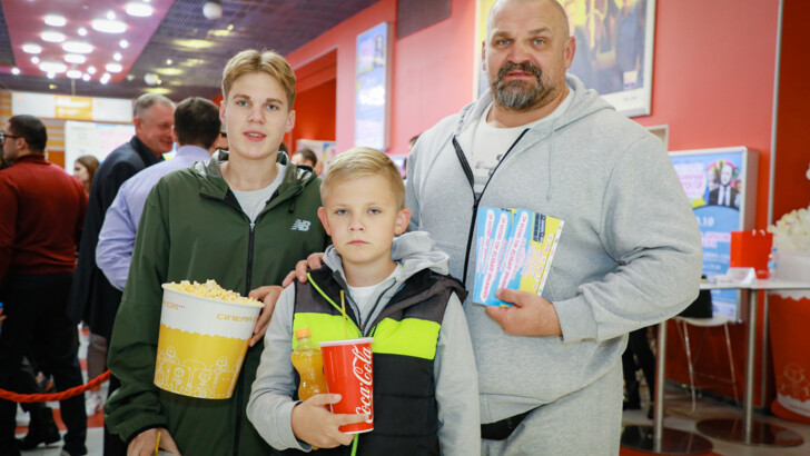 Украинские звезды на премьере фильма "Кошмарный директор или школа №5" | Фото: пресс-служба