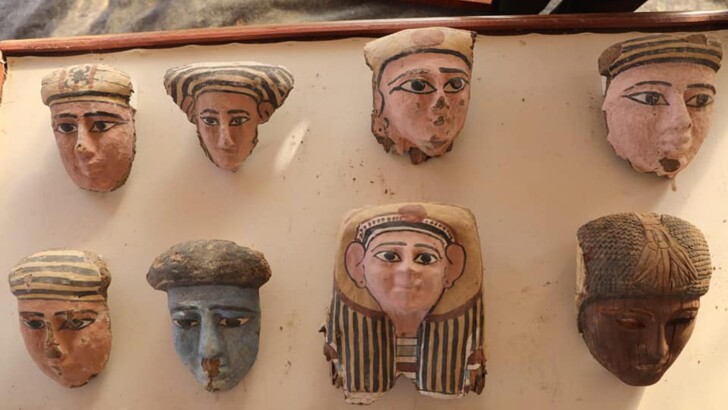 В Египте нашли набитый сокровищами древний тайник | Фото: facebook.com/moantiquities