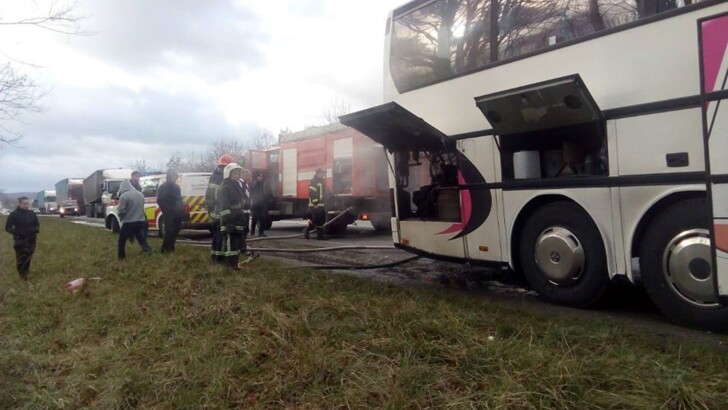 На Рівненщині загорівся автобус, що виконував міжнародний рейс