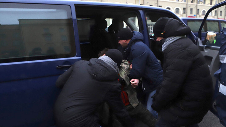 В Минске задержали провокатора, кричавшего "Россия!" | Фото: news.tut.by, nn.by