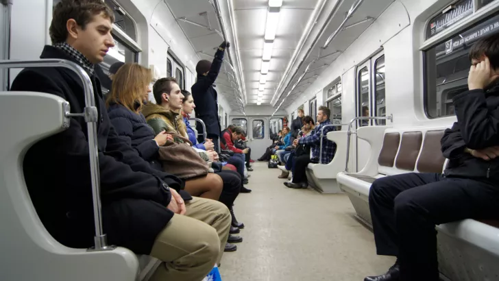 Ілюзія з обручем в метро поставила в глухий кут користувачів Twitter