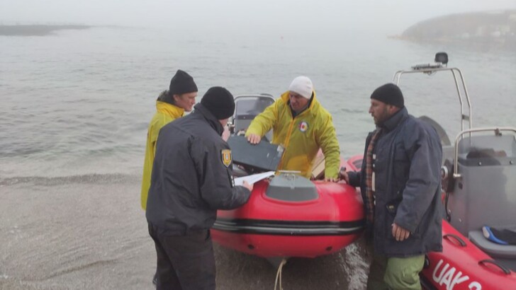 С затонувшего под Одессой танкера изъяли важные документы | Фото: Facebook
