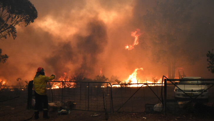 Пожары охватили восточное побережье Австралии | Фото: Reuters