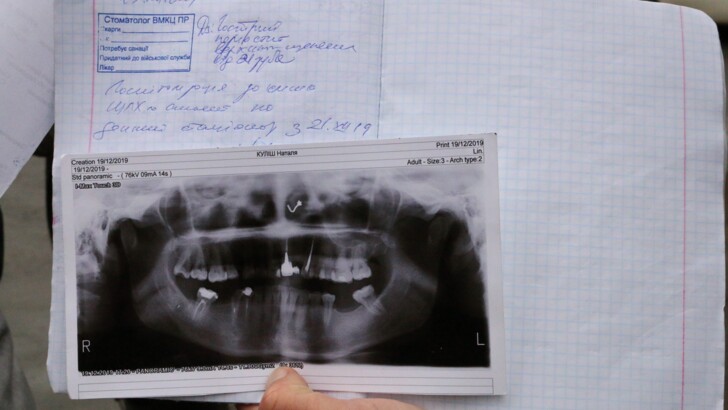 Кулиш предоставила журналистам документы о своем лечении и фото поданного заявления. | Фото: УСИ