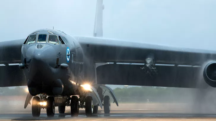Стратегический бомбардировщик Б-52