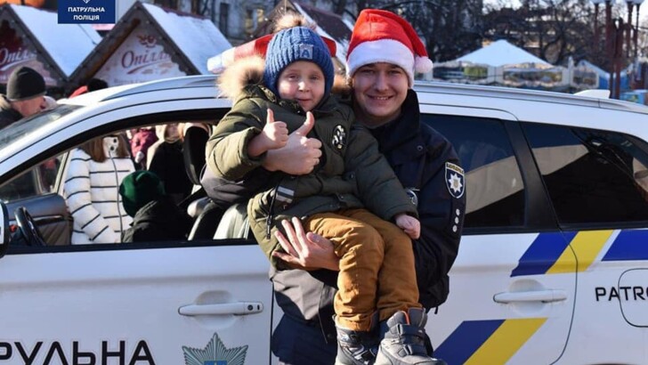 В полиции провели акцию "Рождество с патрульными" | Фото: Нацполиция