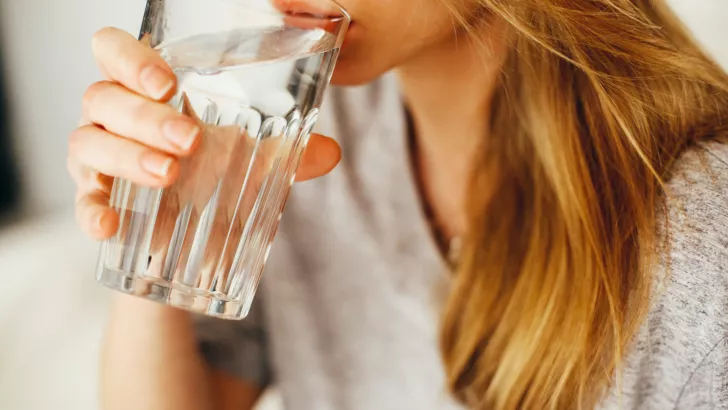 Сколько нужно выпивать воды в день