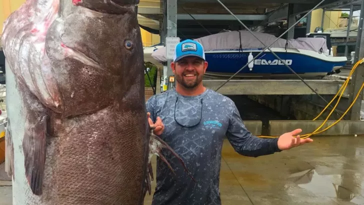 Рыбак поймал 159-килограммовую рыбу Фото: instagram.com/capt_jason_boyll