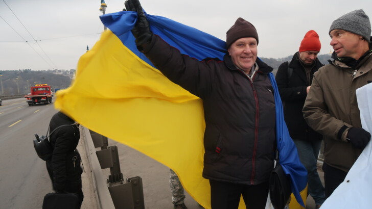 День Соборности 2020 в Киеве на мосту Патона | Фото: Игорь Рец, Сегодня