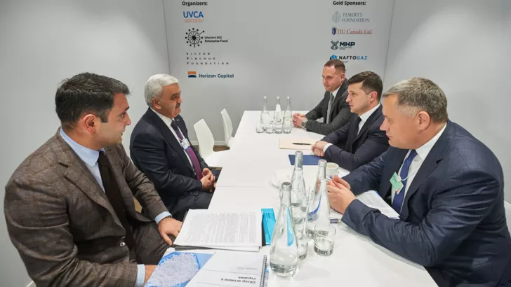 Президент Украины Владимир Зеленский в Давосе встретился с президентом компании SOCAR Ровнагом Абдуллаевым