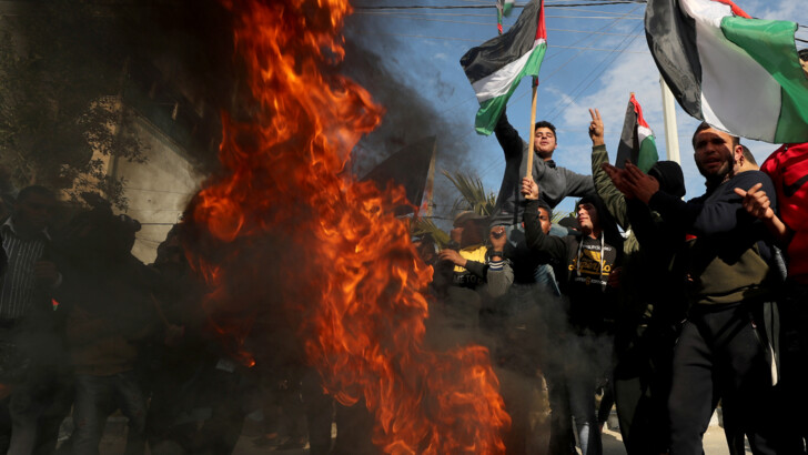 Фото: REUTERS/Ibraheem Abu Mustafa//Mohammed Salem