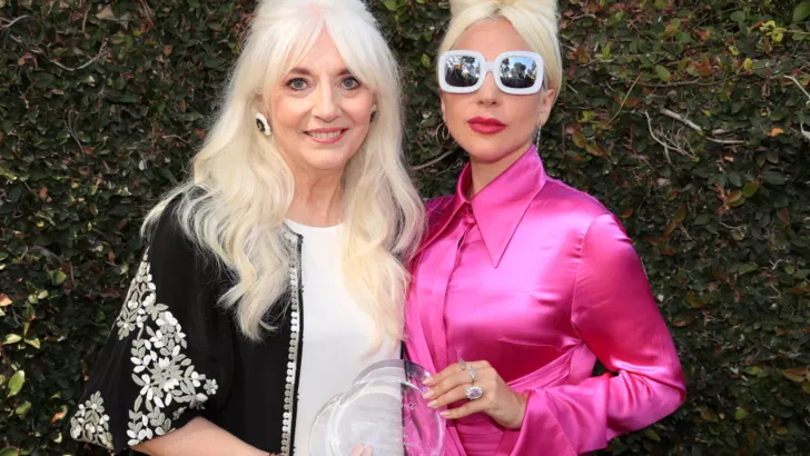 Певица Леди Гага со своей мамой