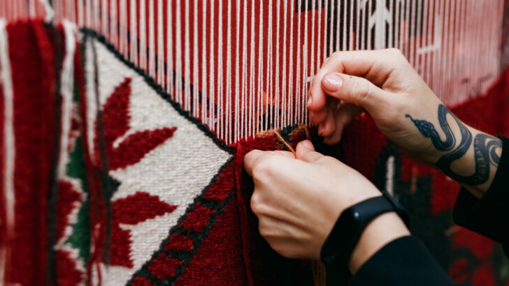 Zv’yazani – украинские ковры ручной работы в современном исполнении | Фото: Иван Марчук, Сегодня