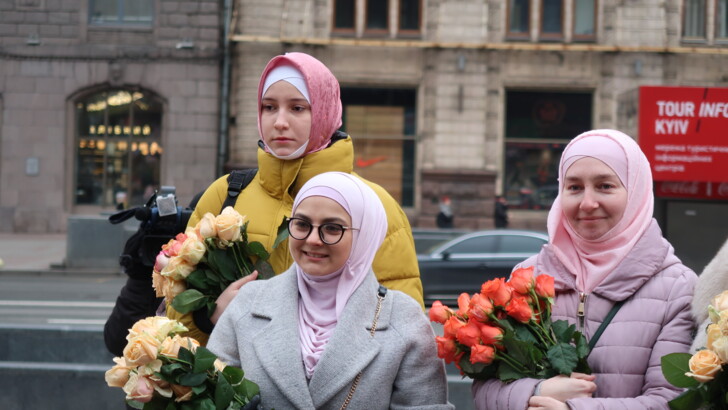 Мусульманке в центре Киева отметили Всемирный день хиджаба | Фото: Игорь Рец