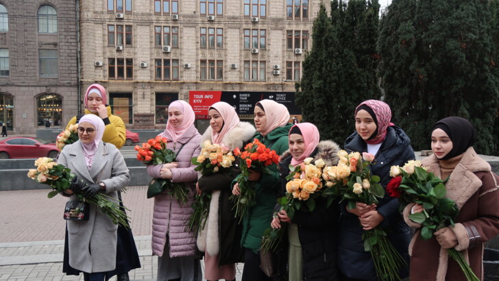 Мусульманке в центре Киева отметили Всемирный день хиджаба | Фото: Игорь Рец