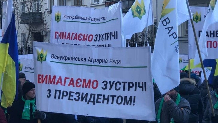 Протесты под Офисом президента. Фото: facebook.com/agrarna.rada.ua