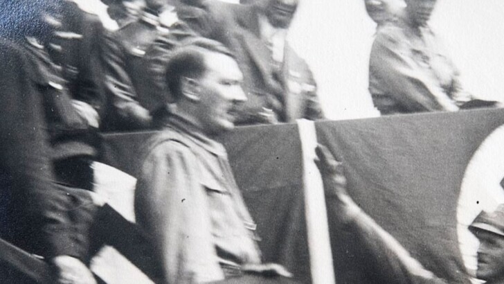 Опубликованы неизвестные фотографии Адольфа Гитлера | Фото: Jones & Jacob Auction House