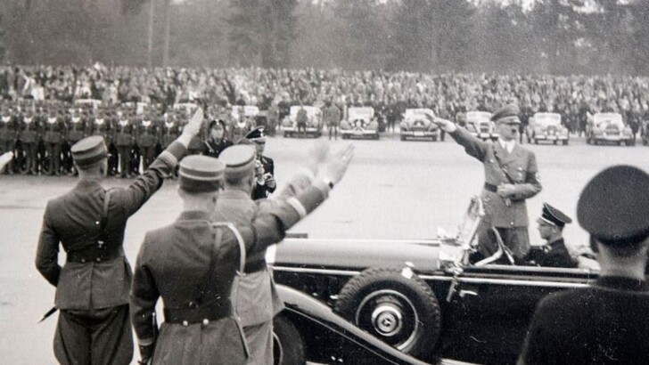 Опубликованы неизвестные фотографии Адольфа Гитлера | Фото: Jones & Jacob Auction House