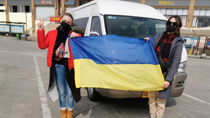Українці готуються до евакуації з Уханя. Фото: china.mfa.gov.ua