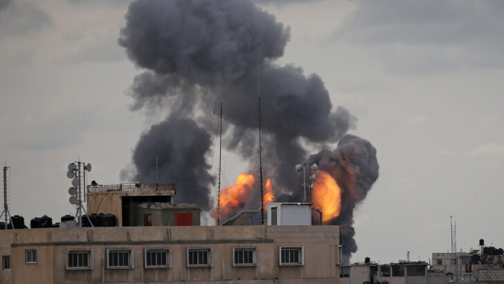 Фото: REUTERS/Ibraheem Abu Mustafa, Mohammed Salem