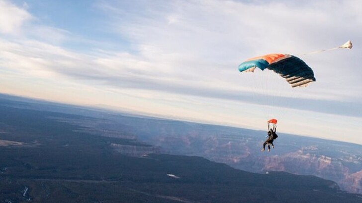 Кристофер Суэйлс разбился во время прыжка с парашютом | Фото: Christopher Swales / Facebook