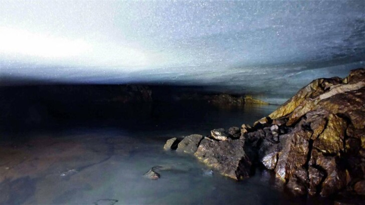 Українські полярники знайшли в Антарктиді озеро під льодовиком