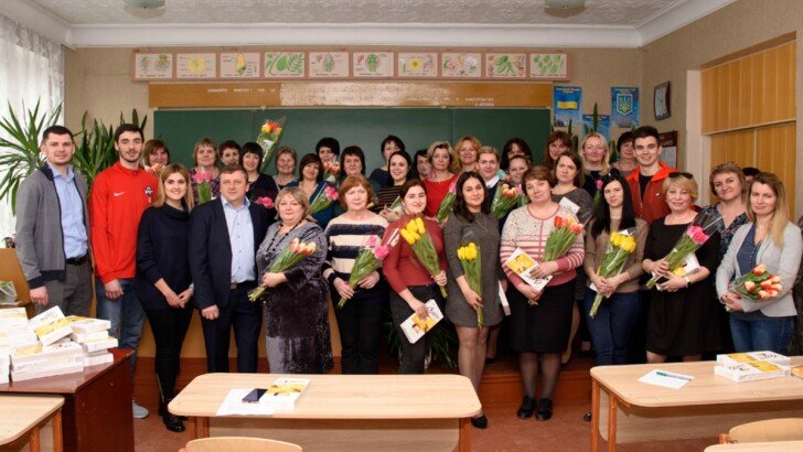 ХК "Донбасс" поздравил женщин с 8 марта | Фото: ХК "Донбасс"