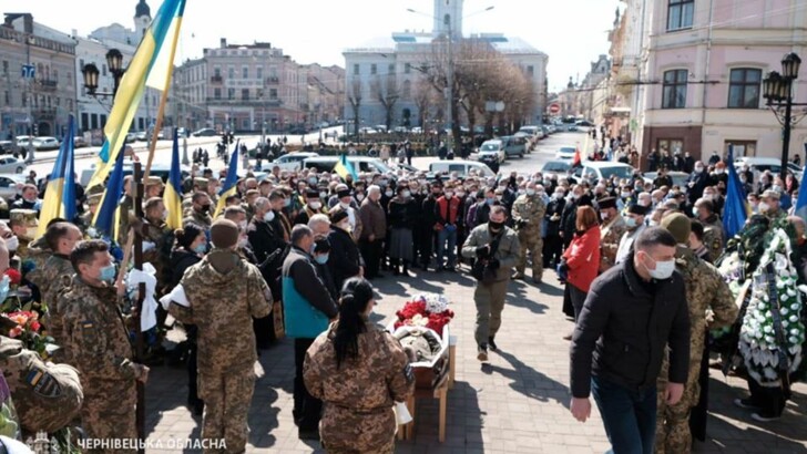 В Черновцах простились с 23-летним воином, убитым в зоне ООС | Фото: Facebook