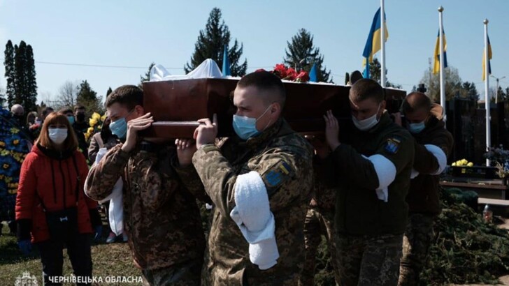В Черновцах простились с 23-летним воином, убитым в зоне ООС | Фото: Facebook