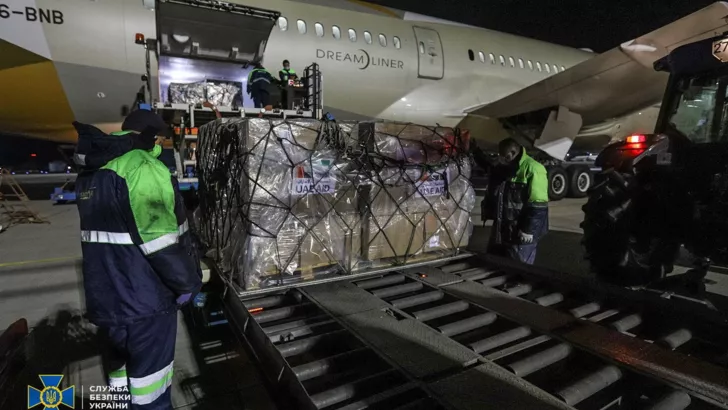 До Києва прибув літак з ОАЕ: доставив на батьківщину українців і партію медичних матеріалів